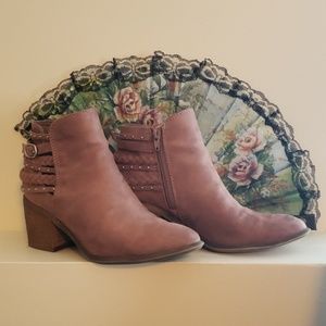 Carlos dusty mauve 2.5 inch heels (EUC)